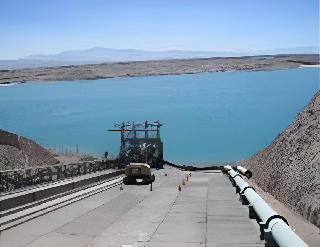 Trabajos de chancado y clasificación de áridos en una planta minera.